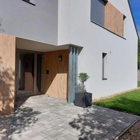 Linden 001 - Adults Only Apartman *
