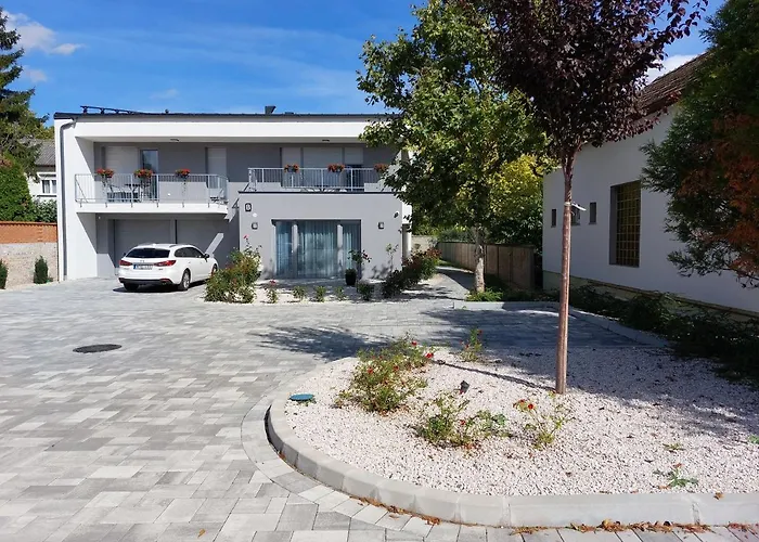 Linden 001 - Adults Only Apartman