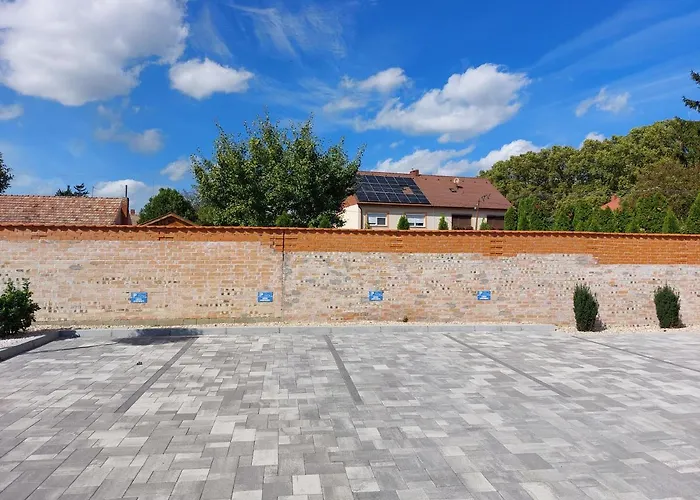 Linden 001 - Adults Only Apartman *